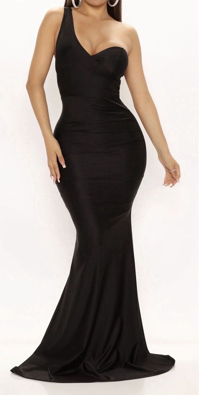 Fashion Nova Calling You Over Elegant Black Maxi Dress Size L - Mermaid style.